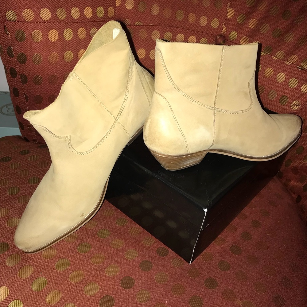 Light tan cowboy bottle leather